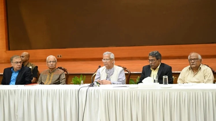বিভক্তির জন্য নয়, দেশের স্বার্থে ঐক্যবদ্ধ হবার জন্যই রাজনীতি: প্রধান উপদেষ্টা