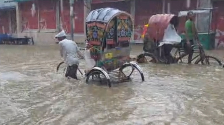 ৫৫ মিলিমিটার বৃষ্টিতে তলিয়ে গেছে চট্টগ্রামের বিভিন্ন সড়ক ৫৫ মিলিমিটার বৃষ্টিতে তলিয়ে গেছে চট্টগ্রামের বিভিন্ন সড়ক