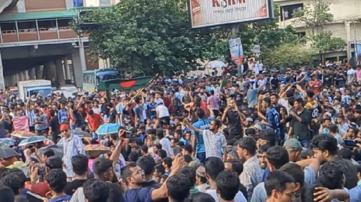 মুক্তিযোদ্ধা কোটা বাতিলের দাবিতে অনঢ় শিক্ষার্থীরা, উত্তাল শাহবাগ