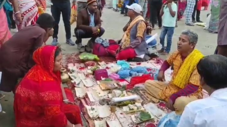 পূন্যস্নানে মধ্য দিয়ে শেষ হলো রাস উৎসবের আনুষ্ঠানিকতা পূন্যস্নানে মধ্য দিয়ে শেষ হলো রাস উৎসবের আনুষ্ঠানিকতা