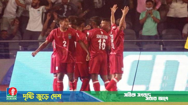 তিন গোল শোধ করেও শেষ মুহূর্তে হারলো বাংলাদেশ