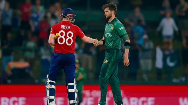 পাকিস্তানকে হারিয়ে সেমির টিকিট নিশ্চিত করলো ইংল্যান্ড