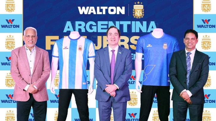 বাংলাদেশে প্রথম আর্জেন্টিনা ফ্যান জার্সি উন্মোচন করলো ওয়ালটন