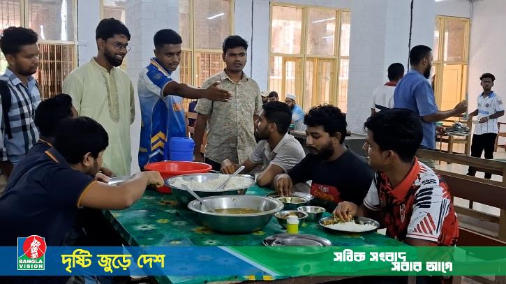 দুর্গাপূজার ছুটিতে বন্ধ ক্যাম্পাসেই চলছে চাকসু নির্বাচনের প্রচারণা
