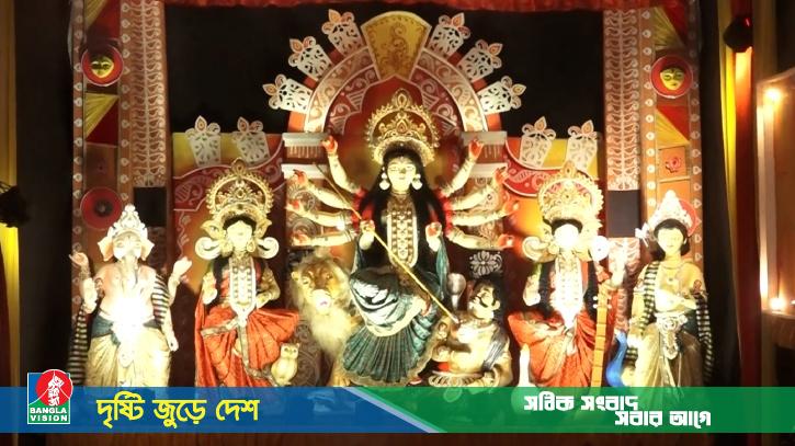 চট্টগ্রামে সনাতন ধর্মাবলম্বীরা পালন করছে মহাসপ্তমী পূজা