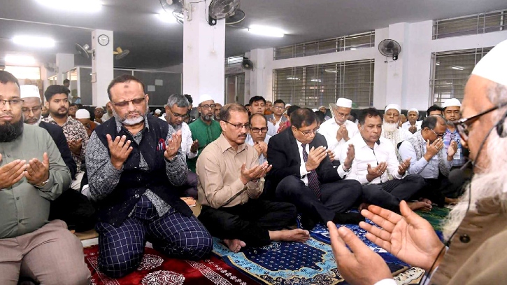 খালেদা জিয়ার রোগমুক্তি কামনায় ঢাবিতে বিশেষ দোয়া মাহফিল