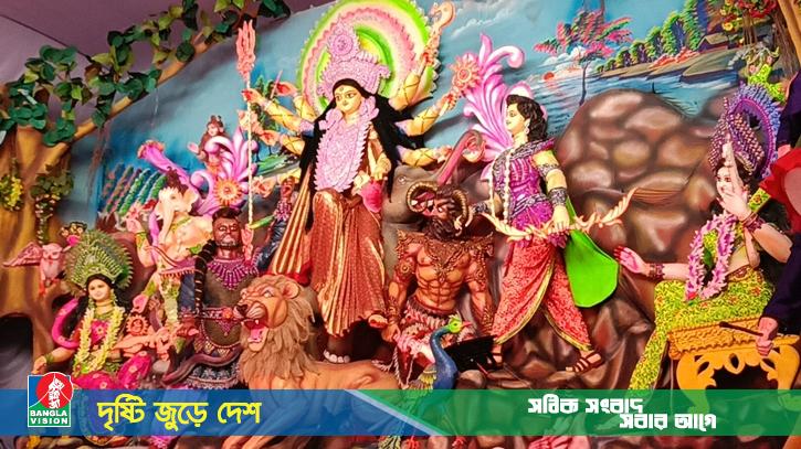আজ দেবীর বোধন, কাল মহাষষ্ঠী