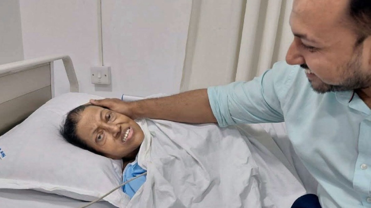 আইসিইউ থেকে কেবিনে স্থানান্তর করা হলো ফরিদা পারভীনকে আইসিইউ থেকে কেবিনে স্থানান্তর করা হলো ফরিদা পারভীনকে