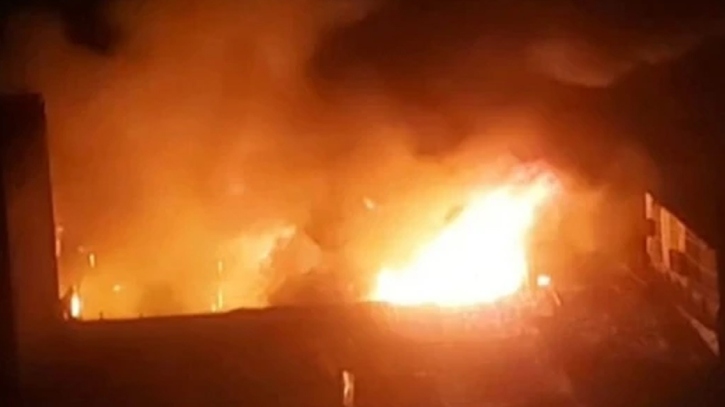 রাজধানীর হাজারীবাগে ট্যানারি গুদামে ভয়াবহ অগ্নিকাণ্ড