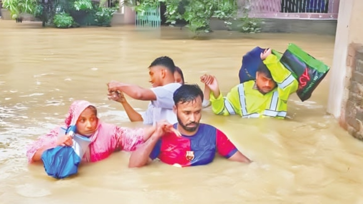 টানা ভারী বৃষ্টিতে দেশের বিভিন্ন জেলায় বন্যা টানা ভারী বৃষ্টিতে দেশের বিভিন্ন জেলায় বন্যা
