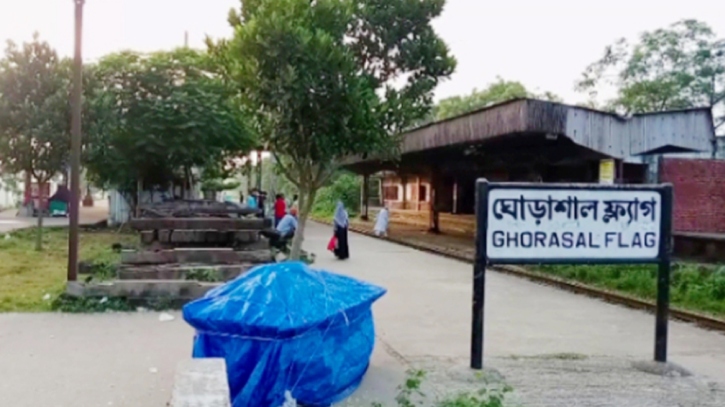 জনবল না থাকায় বন্ধ ঘোড়াশাল স্টেশন, দুর্ভোগে যাত্রীরা