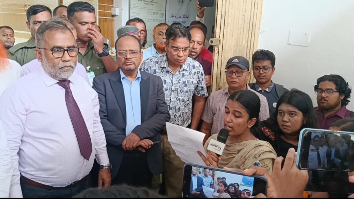 শিক্ষার্থীর পোশাক নিয়ে কটূক্তিকারী শিক্ষকের শাস্তির দাবিতে ইবি উপাচার্যকে স্মারকলিপি শিক্ষার্থীর পোশাক নিয়ে কটূক্তিকারী শিক্ষকের শাস্তির দাবিতে ইবি উপাচার্যকে স্মারকলিপি