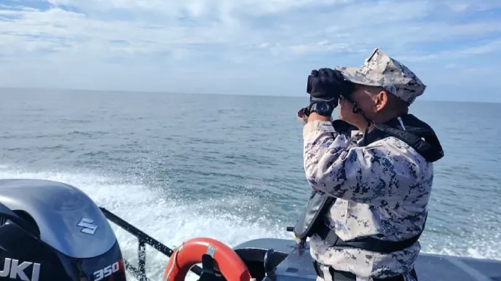 মালয়েশিয়া-থাই সমুদ্রসীমায় বাংলাদেশিসহ ৯০ অভিবাসীকে নিয়ে নৌকাডুবি