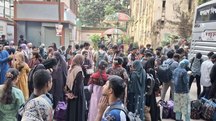 জবি শিক্ষার্থীদের বাস সেবা দিতে চায় শিবির, মেলেনি অনুমতি