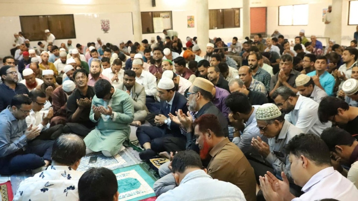 খালেদা জিয়ার সুস্থতা কামনায় জবিতে দোয়া মাহফিল