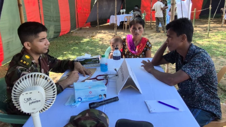 খাগড়াছড়িতে সেনাবাহিনীর উদ্যোগে বিনামূল্যে চিকিৎসা সেবা প্রদান