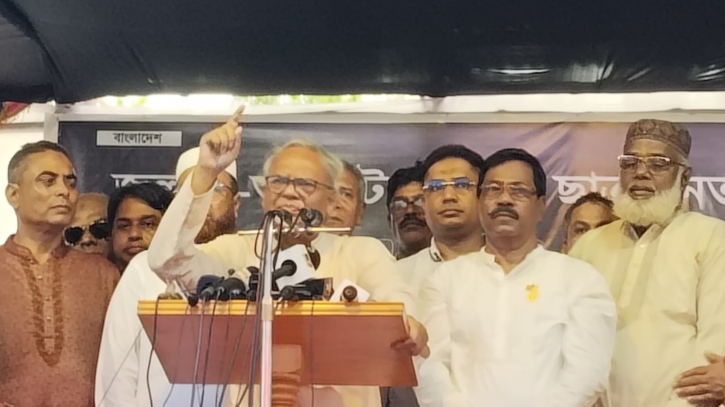 তারেক রহমান গণতন্ত্রের ধ্রুবতারা, তাকে নিয়ে অশালীন মন্তব্য করা উচিত নয়: রিজভী তারেক রহমান গণতন্ত্রের ধ্রুবতারা, তাকে নিয়ে অশালীন মন্তব্য করা উচিত নয়: রিজভী