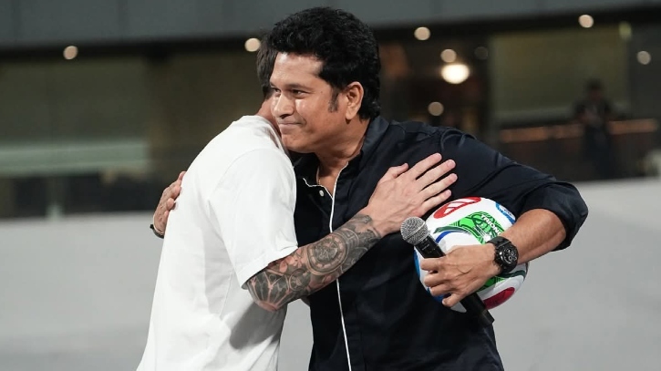 ওয়াংখেড়ে স্টেডিয়ামে এক ফ্রেমে ক্রিকেট ঈশ্বর ও ফুটবল জাদুকর