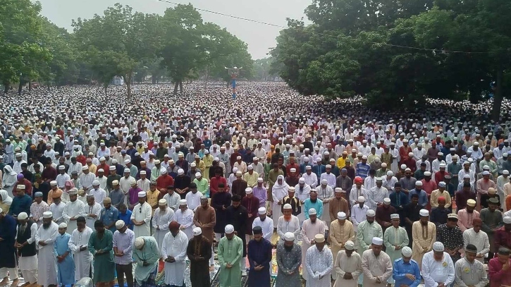শোলাকিয়ার ঐতিহাসিক ময়দানে ঈদের জামাতে মুসল্লির ঢল