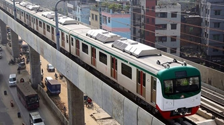 মেট্রোরেলের তারের ওপর অন্য তার, ৩০ মিনিট বন্ধ চলাচল মেট্রোরেলের তারের ওপর অন্য তার, ৩০ মিনিট বন্ধ চলাচল