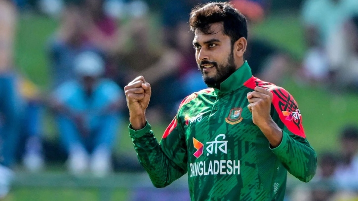 মিরাজ-রিশাদের ঘূর্ণিতে ১৯০ রানে অলআউট আফগানিস্তান মিরাজ-রিশাদের ঘূর্ণিতে ১৯০ রানে অলআউট আফগানিস্তান