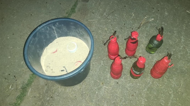 এবার রাজধানীর মোহাম্মদপুর থেকে ১০ পেট্রোল বোমা-ককটেল উদ্ধার