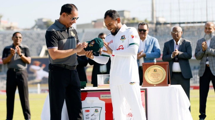 শততম টেস্টে শতকের দারপ্রান্তে মুশফিক 