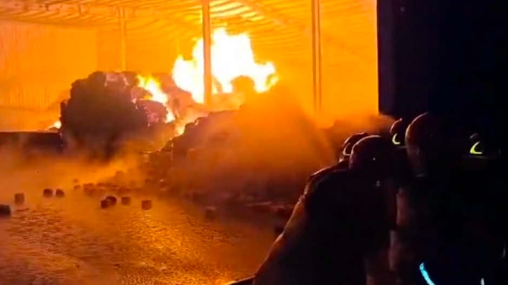 নরসিংদীতে স্পিনিং মিলে অগ্নিকাণ্ড, পুড়লো তুলা ও সুতা 