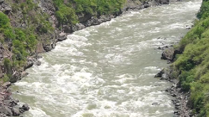 ঝিলম নদীতে হঠাৎ পানি বৃদ্ধি, উৎকণ্ঠার মধ্যে দিন কাটাচ্ছেন হাজারো মানুষ ঝিলম নদীতে হঠাৎ পানি বৃদ্ধি, উৎকণ্ঠার মধ্যে দিন কাটাচ্ছেন হাজারো মানুষ