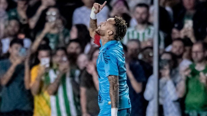 ইনজুরিকে চোখ রাঙিয়ে তিন বছর পর হ্যাটট্রিক করলেন নেইমার