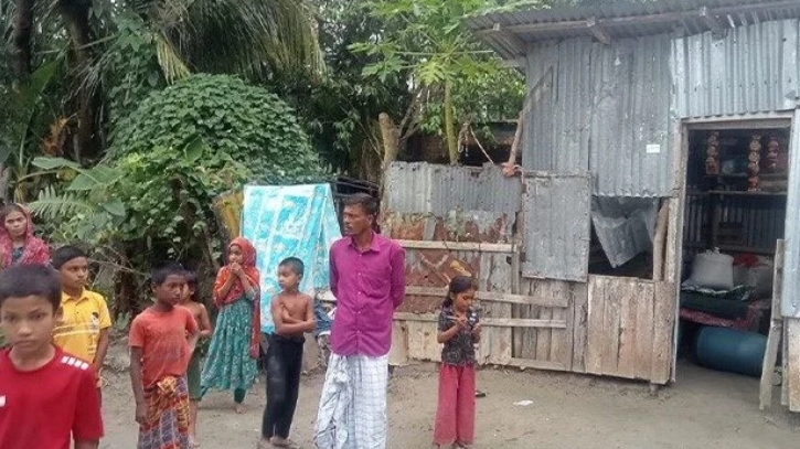 নোয়াখালীতে চাঁদা না দেওয়ায় হামলা ও লুটপাটের অভিযোগ নোয়াখালীতে চাঁদা না দেওয়ায় হামলা ও লুটপাটের অভিযোগ