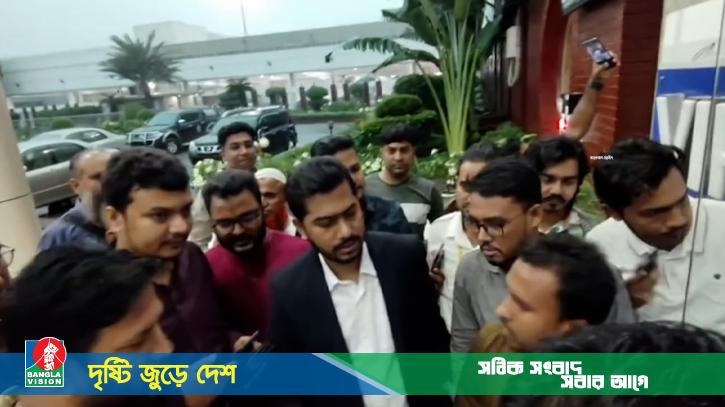 চিকিৎসার জন্য সিঙ্গাপুর গেলেন নুরুল হক নুর
