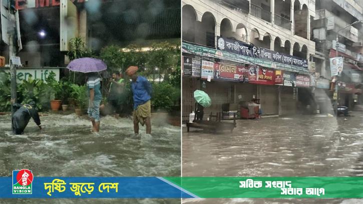 ঢাকার বিভিন্ন এলাকায় বৃষ্টিতে জলাবদ্ধতায় জনদুর্ভোগ