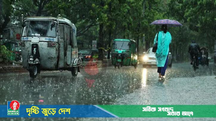 নিম্নচাপে রাজধানীসহ সারাদেশে গুঁড়ি গুঁড়ি বৃষ্টি
