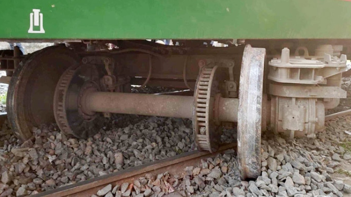 রাজশাহীতে স্টেশনে বনলতা এক্সপ্রেসের বগি লাইনচ্যুত রাজশাহীতে স্টেশনে বনলতা এক্সপ্রেসের বগি লাইনচ্যুত