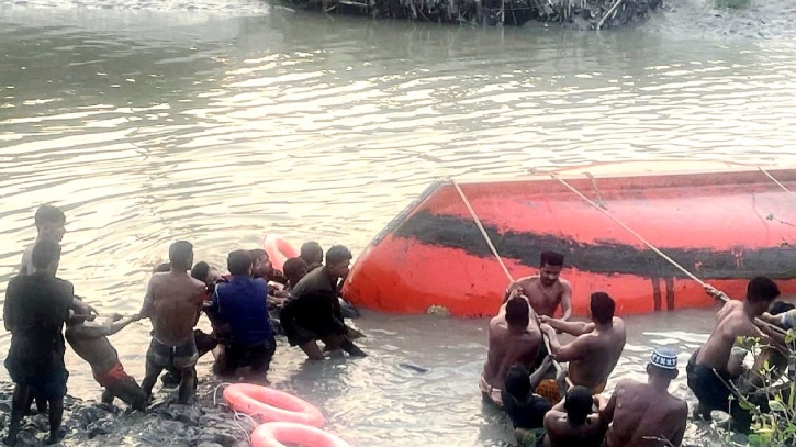 বাগেরহাটে ৫২ যাত্রী নিয়ে উল্টে গেলো নৌকা