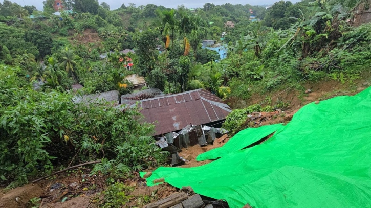 প্লাবন ও পাহাড় ধ্বসে রাঙ্গামাটির ২ হাজারের বেশি বাড়িঘর ক্ষতিগ্রস্ত প্লাবন ও পাহাড় ধ্বসে রাঙ্গামাটির ২ হাজারের বেশি বাড়িঘর ক্ষতিগ্রস্ত