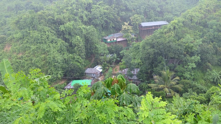 টানা বর্ষণে রাঙ্গামাটিতে পাহাড় ধসের শঙ্কা, জেলা প্রশাসনের মাইকিং টানা বর্ষণে রাঙ্গামাটিতে পাহাড় ধসের শঙ্কা, জেলা প্রশাসনের মাইকিং