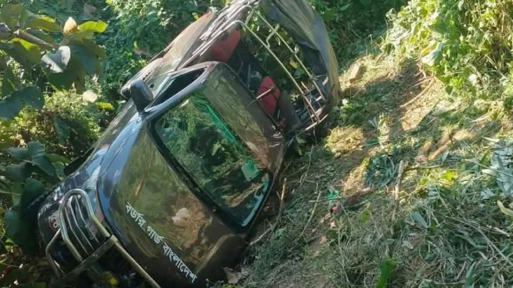 সাজেকে নিয়ন্ত্রণ হারিয়ে পাহাড়ের খাদে বিজিবির টহল গাড়ি, আহত ২