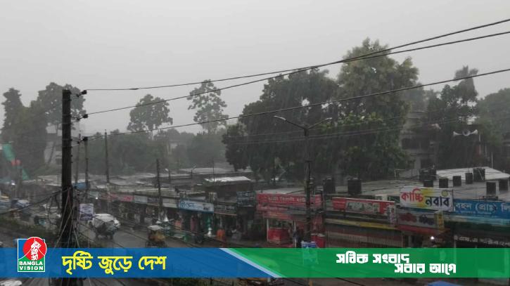 দক্ষিণে বর্ষা বিদায় নিলেও উত্তরে বন্যার শঙ্কা