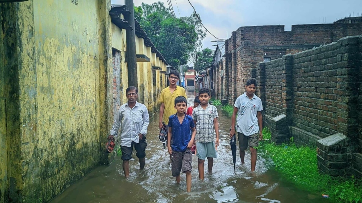 ১৪১ মিলি মিটার বৃষ্টিতে জলজট রংপুরে ১৪১ মিলি মিটার বৃষ্টিতে জলজট রংপুরে