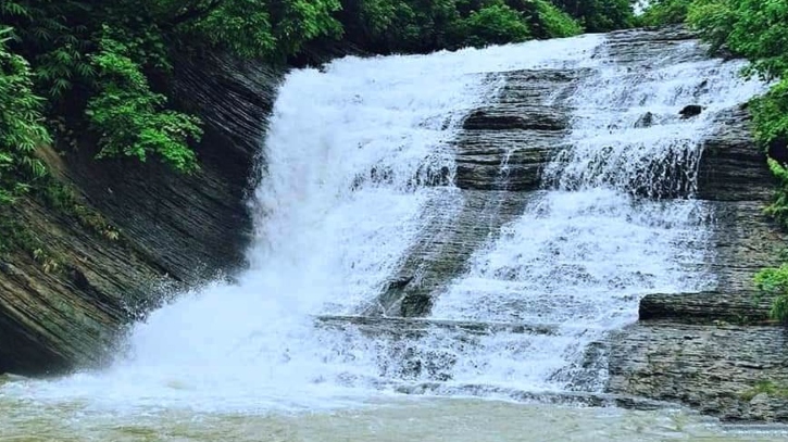 চট্টগ্রামে ঝর্ণায় ডুবে কলেজ ছাত্রের মৃত্যু চট্টগ্রামে ঝর্ণায় ডুবে কলেজ ছাত্রের মৃত্যু