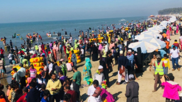 দেশি-বিদেশি পর্যটকে মুখরিত কক্সবাজার