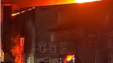 বাড্ডায় ফার্নিচার কারখানায় আগুন