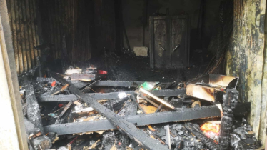 নরসিংদীতে ভয়াবহ অগ্নিকাণ্ডে শতাধিক দোকান পুড়ে ছাই