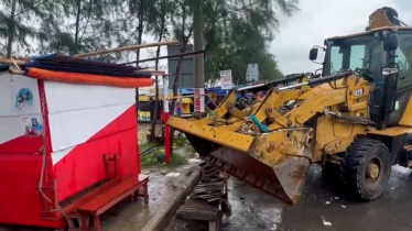 পতেঙ্গা সমুদ্র সৈকতে অবৈধ দোকানপাট উচ্ছেদ 