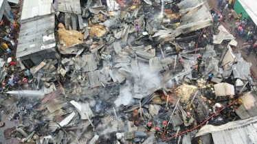 গাজীপুরের কাঁচাবাজারে আগুন, পুড়ে গেছে ১৬টি দোকান