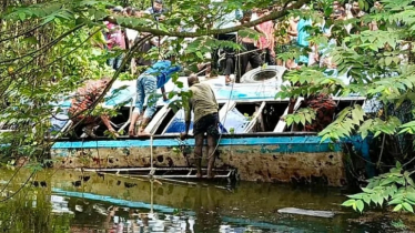 শেরপুরে বাস নিয়ন্ত্রণ হারিয়ে পুকুরে, শিশু নিখোঁজ 