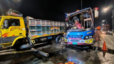 পদ্মা সেতুতে বাস-ট্রাকের সংঘর্ষ, নিহত ২