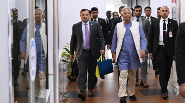 যুক্তরাজ্য সফর শেষে দেশে ফিরেছেন প্রধান উপদেষ্টা 